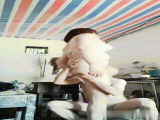 人妻求调教曝光:调教师在仓库戴上肛塞后鞭打,器材为固定三脚架,表情崩坏,足控加持-耽美刺激肉文嗯啊不要咯-无码女仆AV种子