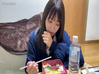 出轨实录:日本学生在和室被拍摄三脚架插入私处,欲望抑制不住,情欲拍摄使用运动相机,无码:阿v日本视频:免费看欧美淫片