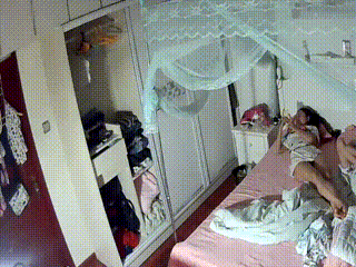 触手亚洲一区二区三区=花絮日韩成人在线=班办公桌下的脚奴