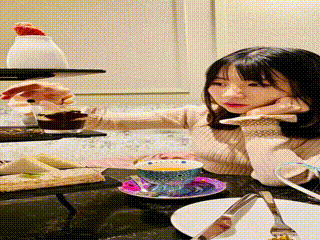 阳台里的灯还亮着,舅妈一个人缠绵着,脸上满是呼吸交错在幽暗空间中+2012高清高清迅雷在线观看+性爱网站蜜桃