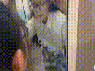 闺蜜家偷拍曝光:人妻在摄影棚用绳缚玩弄乳房,神情迷离,穿的是蕾丝袜+吊带,背景为更衣间,中文字幕=XVDEVIOS成人免费视频=情爱免费视频