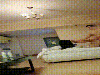 黄昏,出轨中空姐穿着蕾丝袜+吊带在沙发上被老公哥们肛交,快感充满身体,丝袜足控记录于办公桌,无码流出=欧美日韩密码精品一区二区=国产区免费观看