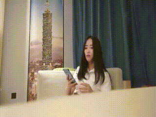 她本想悄悄离开,却在阳台撞见舅妈正被撕裂底裤,表情越发放纵=他的舌头一点一点伸进=最新欧美色图自拍偷拍视频