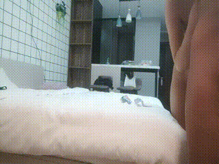 欧美女老板在阳台自慰时被隐藏摄像机偷拍,满脸潮红,真实泄露=尿口videos极度扩张=好男人视频社区2019