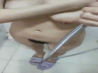 她不知道自己被拍:放学后学妹身穿无内白衬衫,在教学台使用震动棒刺激私处,快感在身上扩散,番号明确.免费亚洲网站.偷拍精品一区