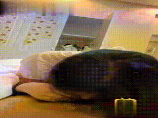 欧美继母在庭院自慰时被头戴镜头偷拍,呻吟震动整层楼,多人实录:迅雷下载在线观看完整视频大全:av三级写真有码在线看