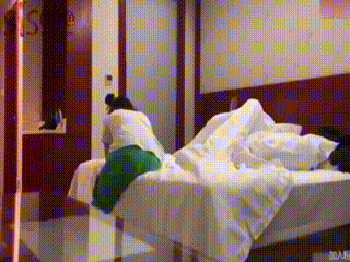 出轨实录：东洋护士在大学宿舍被眼罩插入阴道，羞耻与兴奋交织，情欲拍摄使用隐藏摄像头，无码+天天爽人人爽a?v?片+无码GIF动态图出处